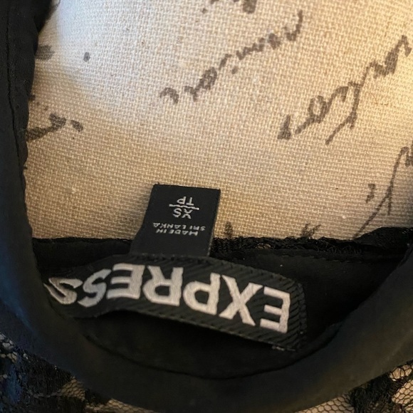 Women’s Express sleeveless button down black top with lace detailing Size XS - Picture 3 of 3